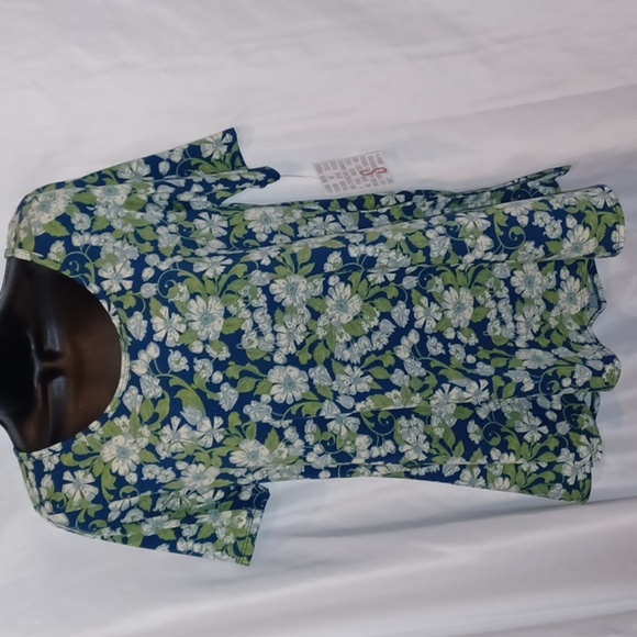 LuLaRoe Perfect T Blue Green Floral Swing Shape Top NWT - Picture 1 of 7